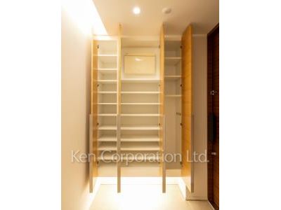 Shoes Closet