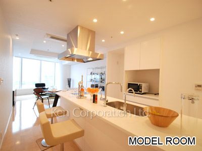 Kitchen ※Photo of the same layout on 13 floor. Decoration and fixture may differ.