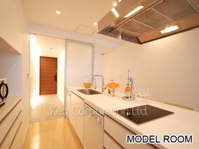Kitchen ※Photo of the same layout on 13 floor. Decoration and fixture may differ.