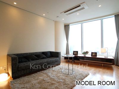 Living-Dining ※Photo of the same layout on 11 floor. Decoration and fixture may differ.