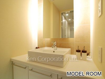 Powder Room ※Photo of the same layout on 11 floor. Decoration and fixture may differ.