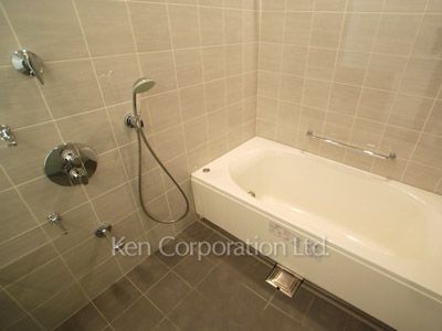 Bath ※Photo of the same layout on 17 floor. Decoration and fixture may differ.