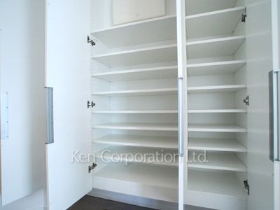 Shoes Closet ※Photo of the same layout on 17 floor. Decoration and fixture may differ.