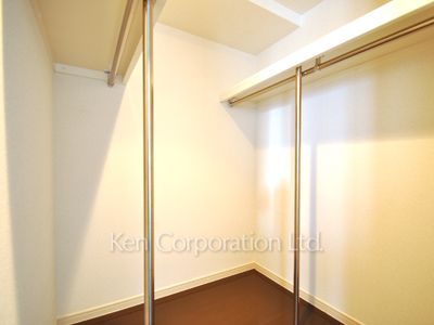 Closet ※Photo of the same layout on 9 floor. Decoration and fixture may differ.