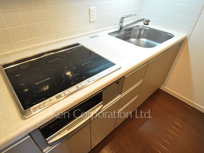 Kitchen ※Photo of the same layout on 9 floor. Decoration and fixture may differ.