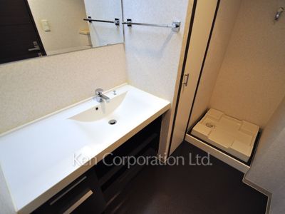 Powder Room ※Photo of the same layout on 9 floor. Decoration and fixture may differ.