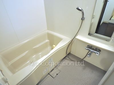 Bath ※Photo of the same layout on 9 floor. Decoration and fixture may differ.