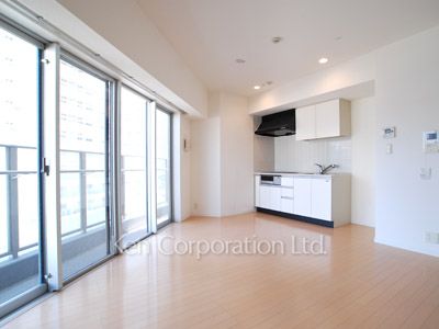Living-Dining ※Photo of the same layout on 5 floor. Decoration and fixture may differ.