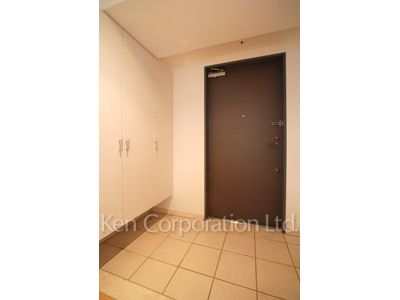 Entrance ※Photo of the same layout on 5 floor. Decoration and fixture may differ.