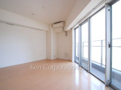 Living-Dining ※Photo of the same layout on 5 floor. Decoration and fixture may differ.