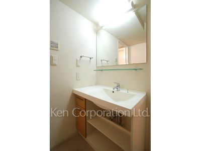 Powder Room ※Photo of the same layout on 5 floor. Decoration and fixture may differ.