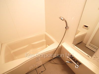 Bath ※Photo of the same layout on 5 floor. Decoration and fixture may differ.
