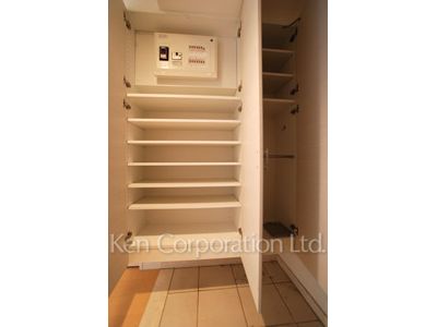 Shoes Closet ※Photo of the same layout on 5 floor. Decoration and fixture may differ.