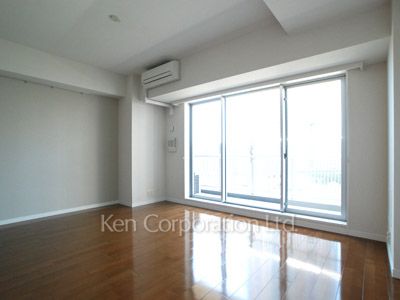 Living-Dining ※Photo of the same layout on 8 floor. Decoration and fixture may differ.