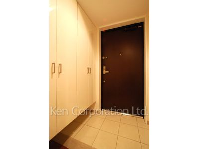 Entrance ※Photo of the same layout on 8 floor. Decoration and fixture may differ.