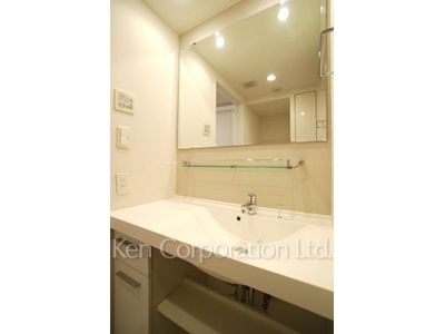 Powder Room ※Photo of the same layout on 8 floor. Decoration and fixture may differ.