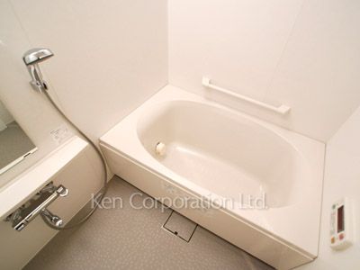 Bath ※Photo of the same layout on 8 floor. Decoration and fixture may differ.
