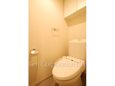 Lavatory ※Photo of the same layout on 8 floor. Decoration and fixture may differ.