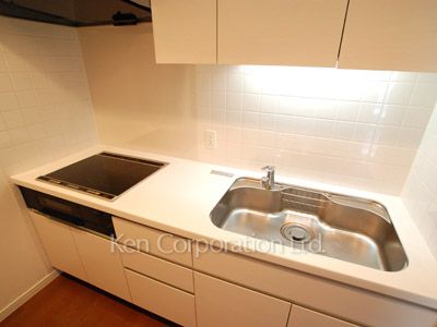 Kitchen ※Photo of the same layout on 12 floor. Decoration and fixture may differ.