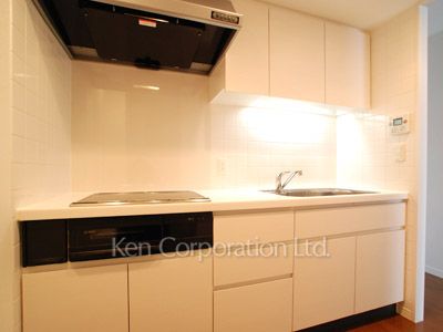 Kitchen ※Photo of the same layout on 12 floor. Decoration and fixture may differ.