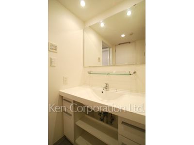 Powder Room ※Photo of the same layout on 12 floor. Decoration and fixture may differ.
