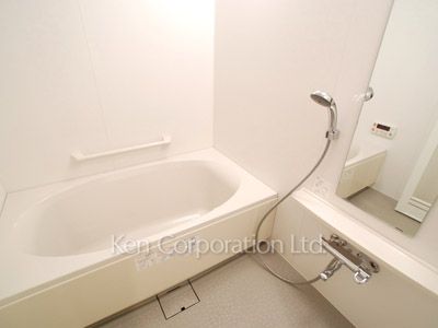 Bath ※Photo of the same layout on 12 floor. Decoration and fixture may differ.
