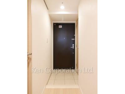 Entrance ※Photo of the same layout on 13 floor. Decoration and fixture may differ.
