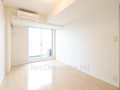 Bedroom ※Photo of the same layout on 13 floor. Decoration and fixture may differ.