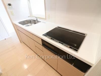 Kitchen ※Photo of the same layout on 13 floor. Decoration and fixture may differ.