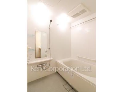 Bath ※Photo of the same layout on 13 floor. Decoration and fixture may differ.