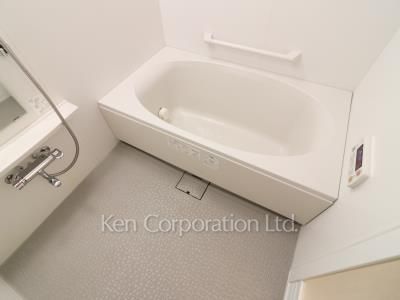 Bath ※Photo of the same layout on 13 floor. Decoration and fixture may differ.