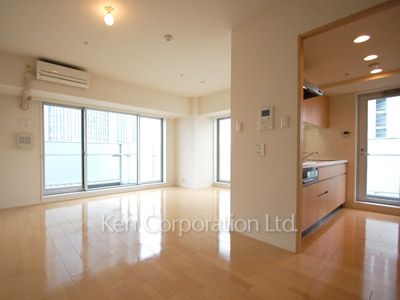 Living-Dining ※Photo of the same layout on 19 floor. Decoration and fixture may differ.