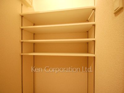 Closet ※Photo of the same layout on 19 floor. Decoration and fixture may differ.