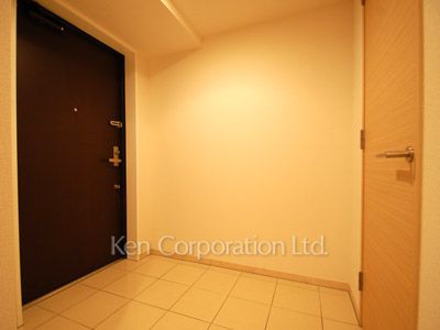 Entrance ※Photo of the same layout on 19 floor. Decoration and fixture may differ.