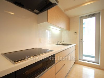 Kitchen ※Photo of the same layout on 19 floor. Decoration and fixture may differ.