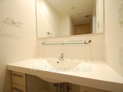 Powder Room ※Photo of the same layout on 19 floor. Decoration and fixture may differ.