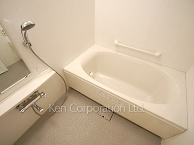Bath ※Photo of the same layout on 19 floor. Decoration and fixture may differ.
