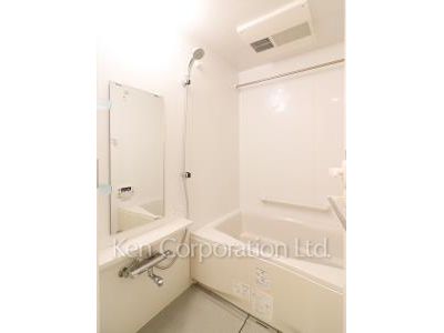 Bath ※Photo of the same layout on 15 floor. Decoration and fixture may differ.