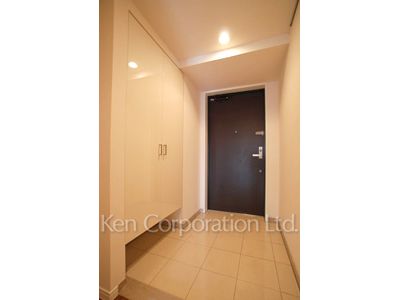 Entrance ※Photo of the same layout on 6 floor. Decoration and fixture may differ.