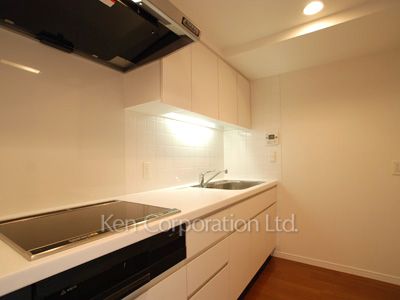 Kitchen ※Photo of the same layout on 6 floor. Decoration and fixture may differ.