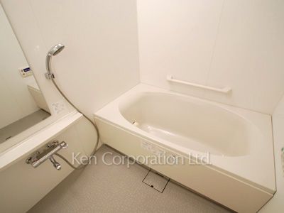 Bath ※Photo of the same layout on 6 floor. Decoration and fixture may differ.