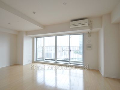 Living-Dining ※Photo of the same layout on 11 floor. Decoration and fixture may differ.