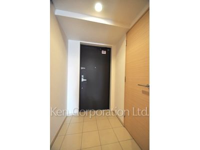 Entrance ※Photo of the same layout on 11 floor. Decoration and fixture may differ.