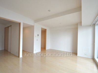 Living-Dining ※Photo of the same layout on 11 floor. Decoration and fixture may differ.