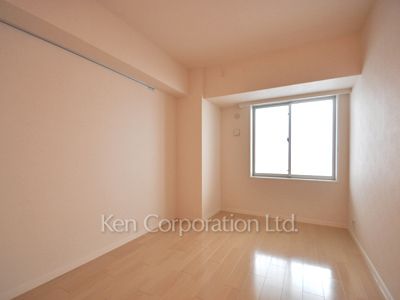 Bedroom ※Photo of the same layout on 11 floor. Decoration and fixture may differ.