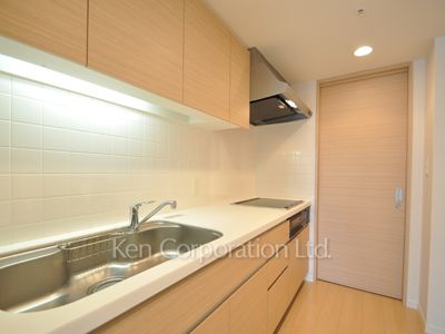 Kitchen ※Photo of the same layout on 11 floor. Decoration and fixture may differ.