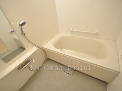 Bath ※Photo of the same layout on 11 floor. Decoration and fixture may differ.