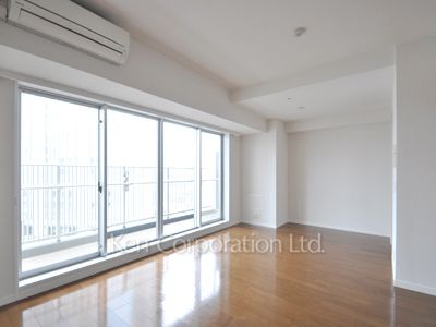Living-Dining ※Photo of the same layout on 12 floor. Decoration and fixture may differ.