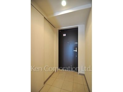 Entrance ※Photo of the same layout on 12 floor. Decoration and fixture may differ.
