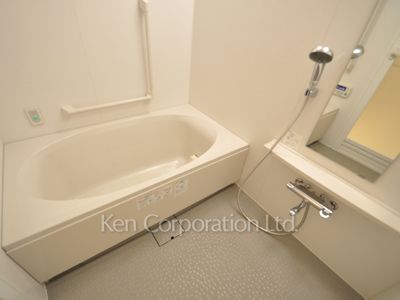 Bath ※Photo of the same layout on 12 floor. Decoration and fixture may differ.